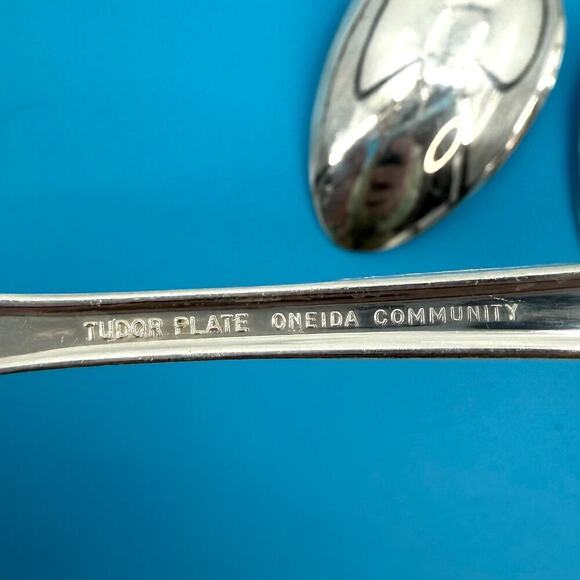 Set of 3 Silverplate Oval Tablespoons 1946 Tudor Diagonal Floral Queen Bess II - Picture 4 of 5